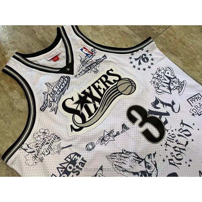 Camiseta Philadelphia 76ers Allen Iverson #3 Mitchell & Ness 1997-98 Tattoo Blanco
